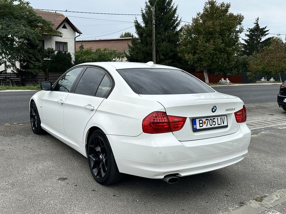 Bmw Seria 3 320D Automat X-Drive / Navigatie / Bi-Xenon / Jante 18