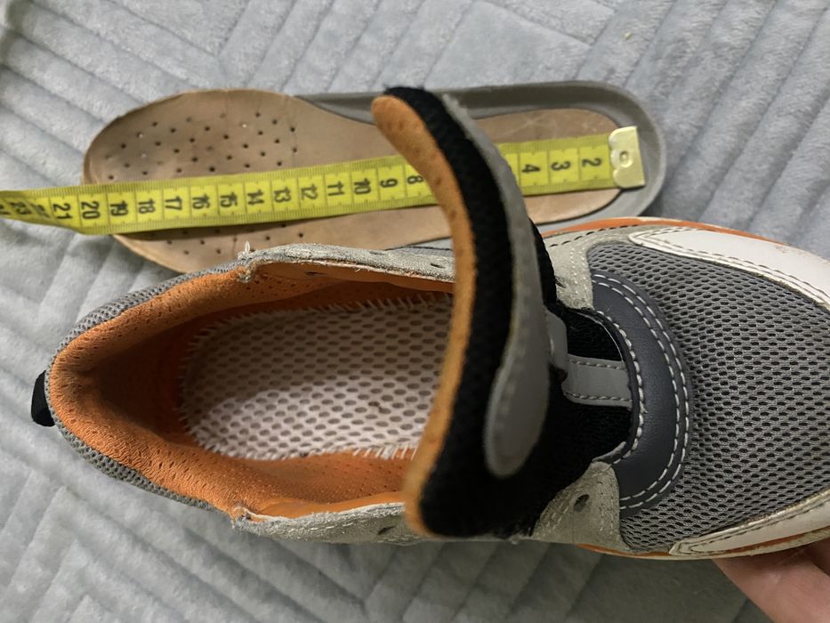 Продам кроссовки