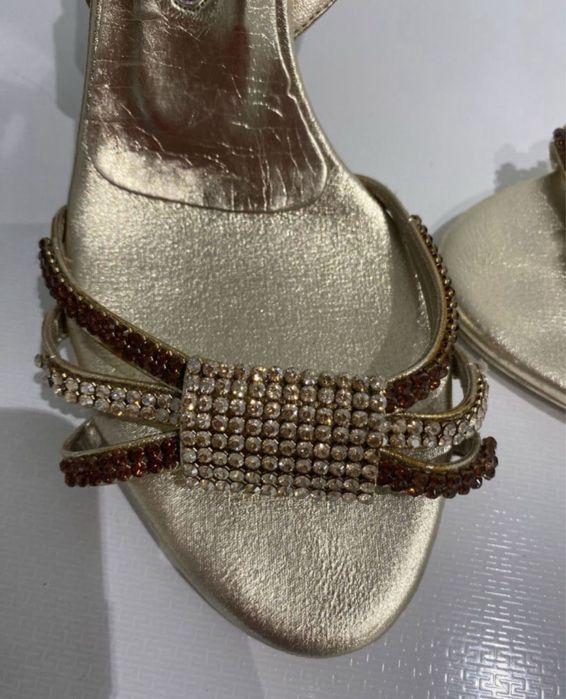 Продам босоножки Италия