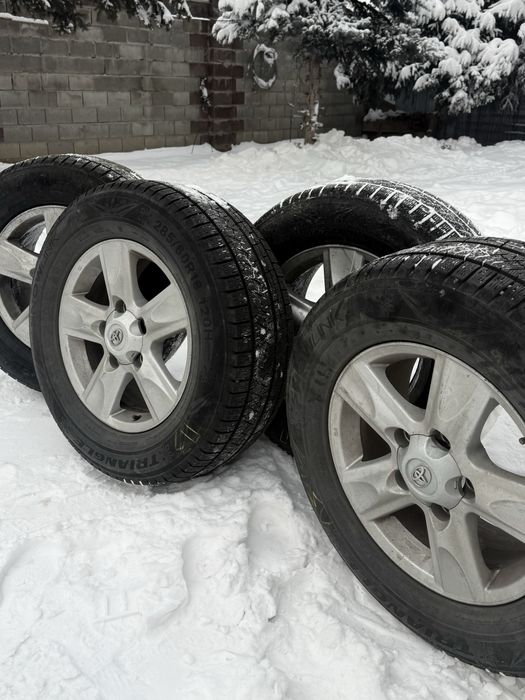 Зимние шины 285/60 R18 на дисках Toyota