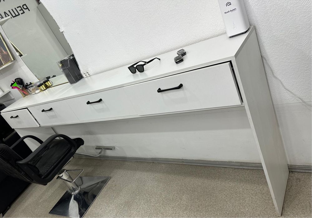 Шкаф для салона красоты