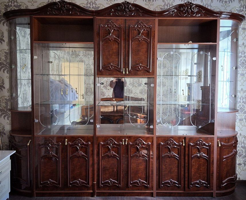 Klassik Mehmonxona Shkafi (Servant)