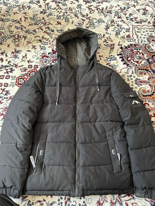 Қара куртка, сұр куртка