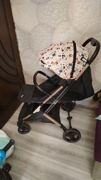 Продам детскую коляску лёгкую чемодан