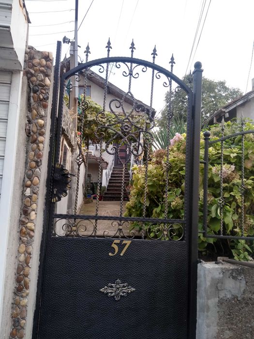 Метални и ковани врати