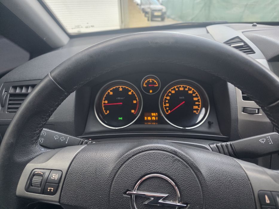 Продавам Опел Зафира 1.9 120