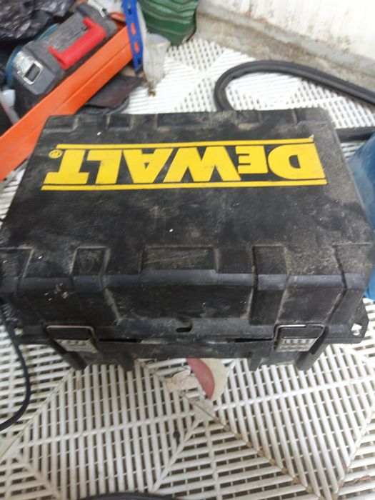 Mașina de frezat dewalt Anglia