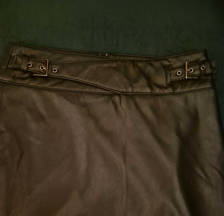 Пола тип "молив" от еко кожа, DiKa, размер S