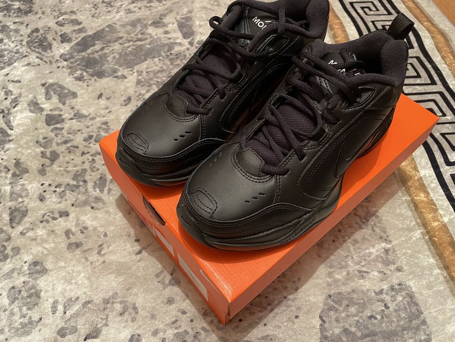 Кроссовки Nike Air Monarch 4