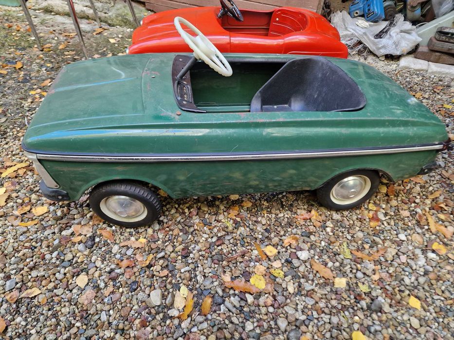 Ретро метална количка с педали