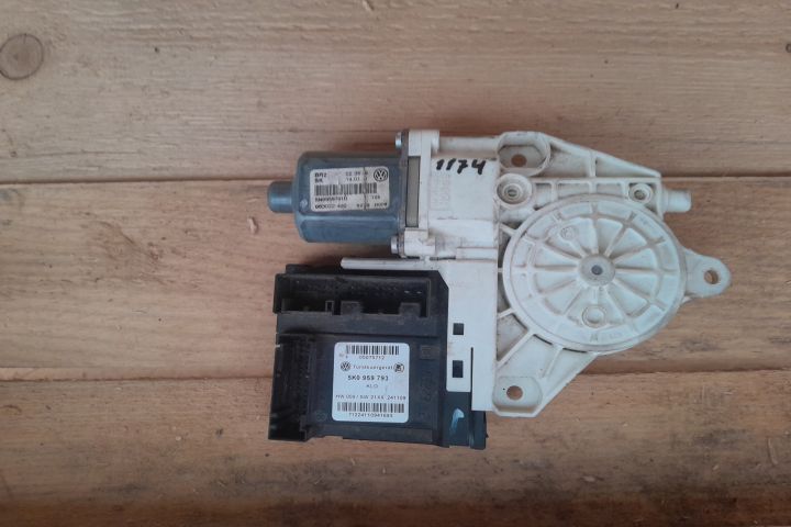 Motoras macara geam fata dreapta 5N0959701D / 5K0959793 5N0959701D /