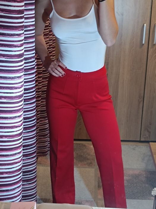 Червен панталон прав