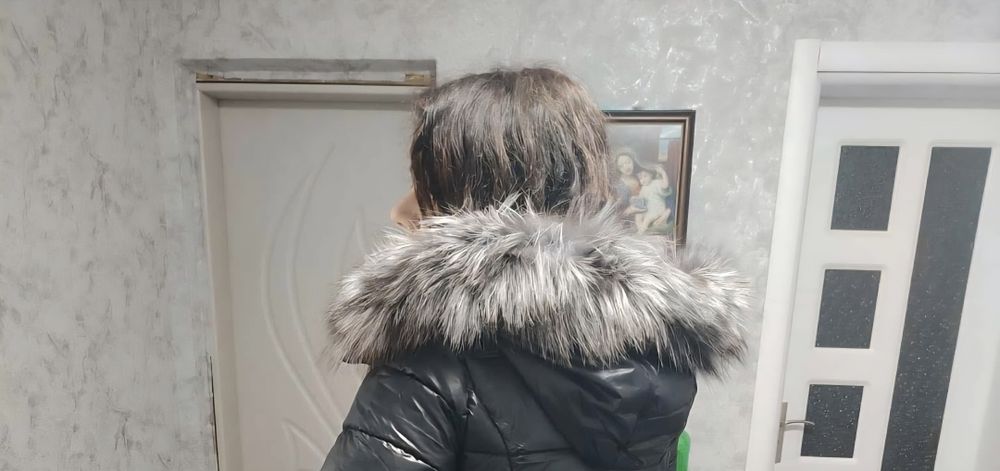 Дамско яке с качулка с косъм от сребърна лисица