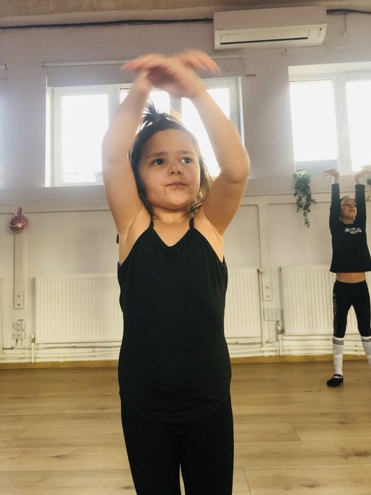 Inscrieri dans modern pentru copii cu varste cuprinse intre 4-16 ani.