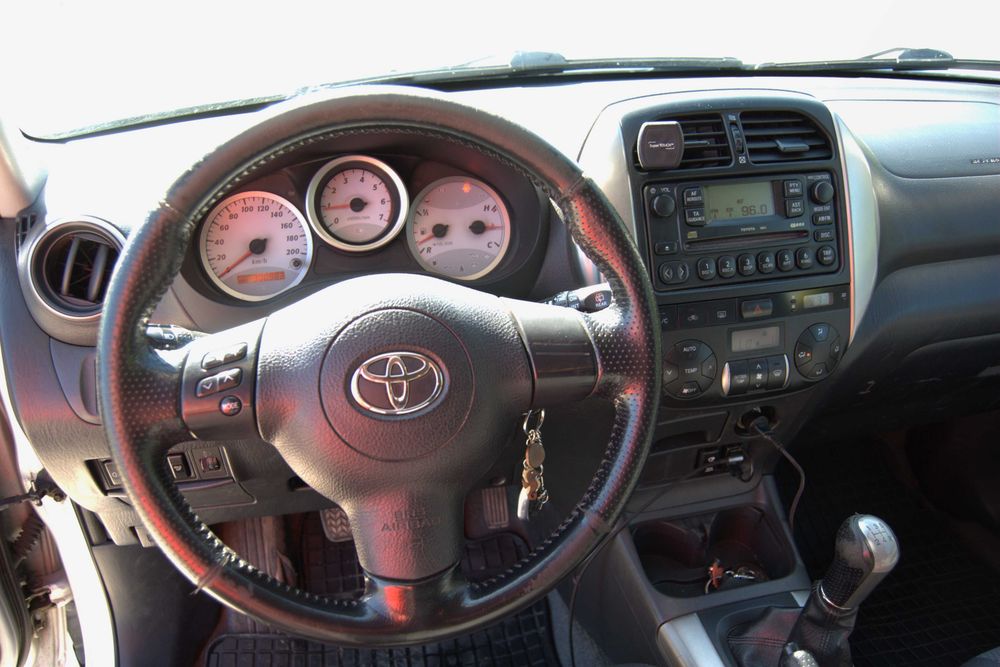 Toyota RAV4 2005 2 usi