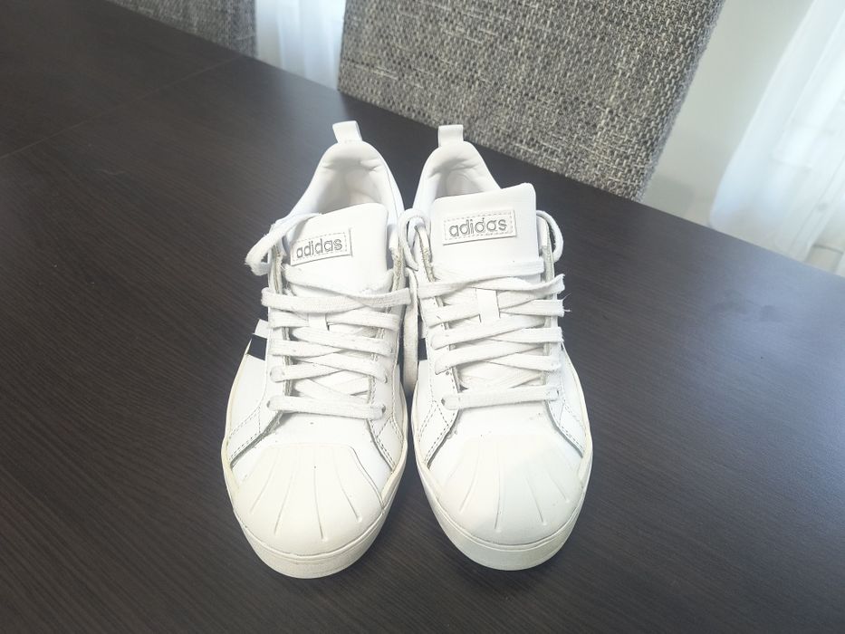 Adidas  snekears