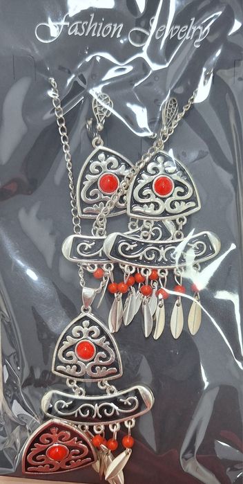 Национальные украшения