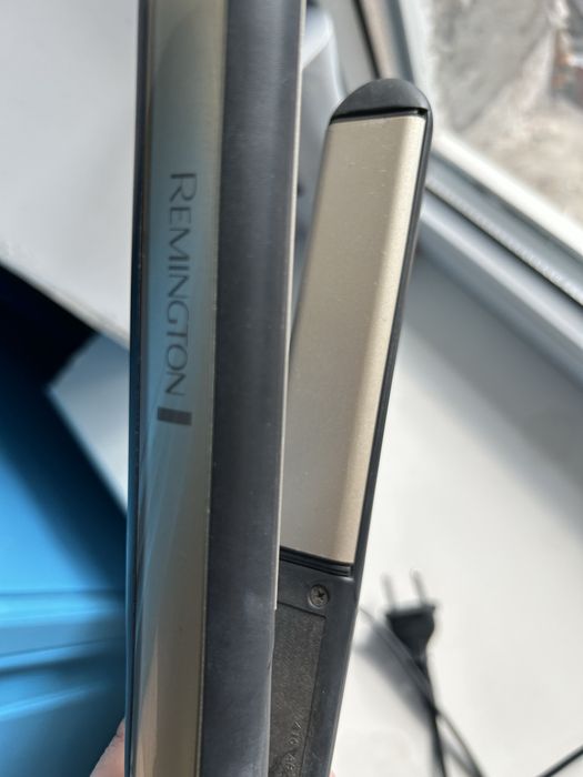 Продам утюжок Remington