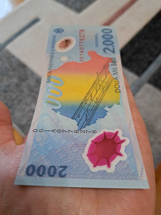 Bancnota 2000 lei eclipsa seria A001