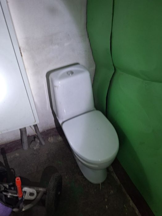 Туалет.  У. Унитаз