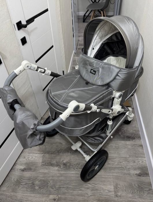 Продам Коляска универсальная 3 в 1 серый