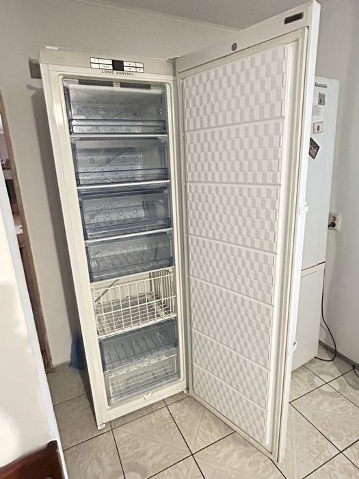 Продам морозильную камеру