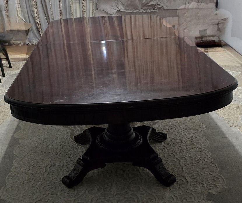 Продам стол в зал