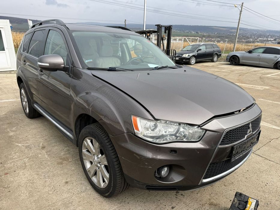 Dezmembrez / Dezmembrari / Piese / Accesorii Mitsubishi outlander 2010 2.2 hdi 4HK 4x4 automat volan stanga