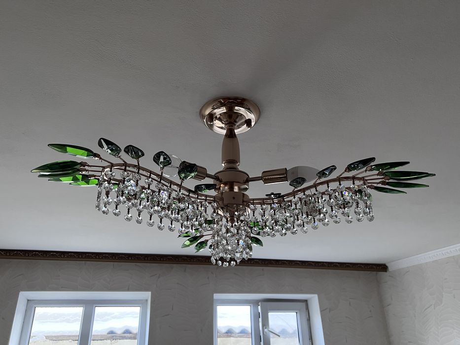 Продам люстру в отличном состоянии