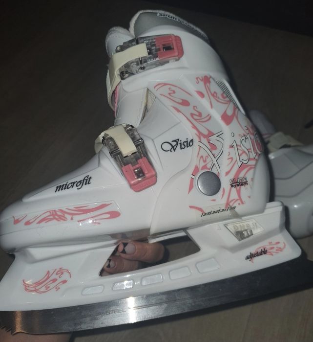 Продам коньки для мальчика и девочки