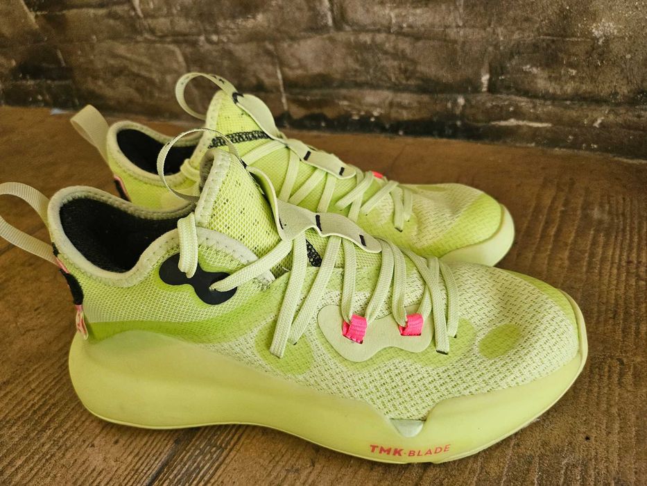 Неонови обувки за спорт