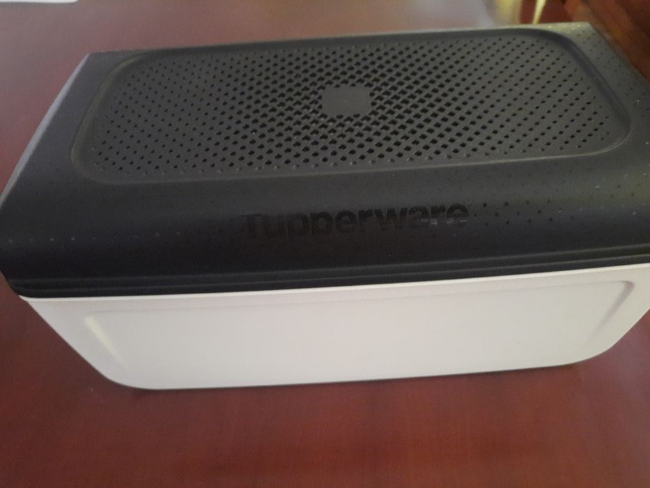 Продам хлебницу Tupperware