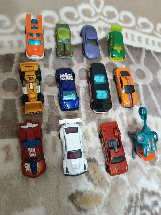 Машинки hot weels