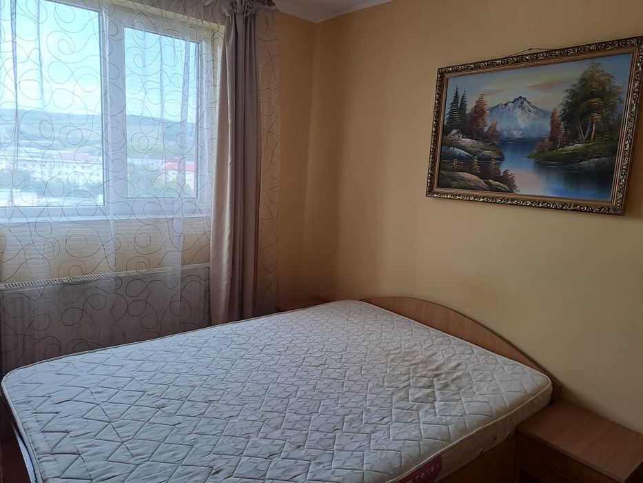 Închiriez apartament cu 2 camere pe str.Sf.Vineri