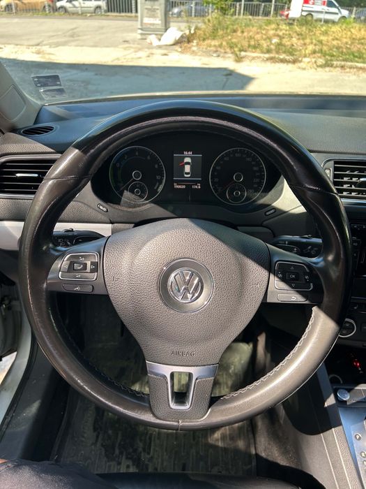Автомобил VW jetta