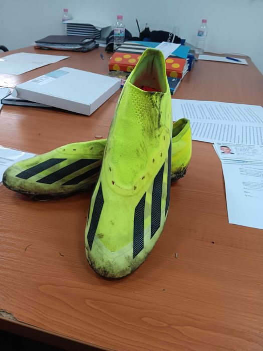 Продавам бутони Adidas полу професионални