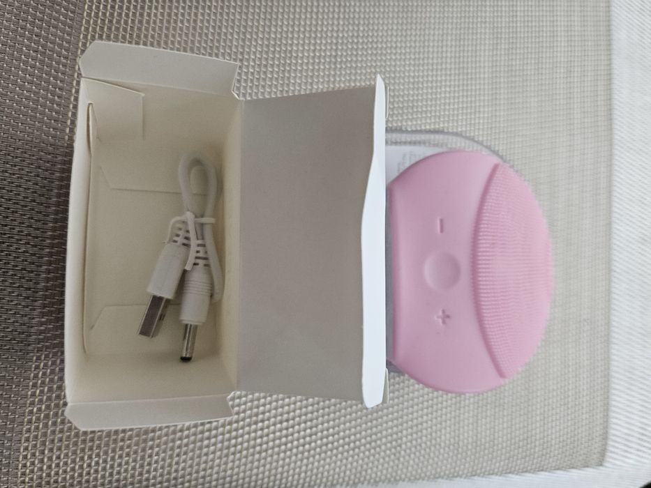 Aparat de masaj facial