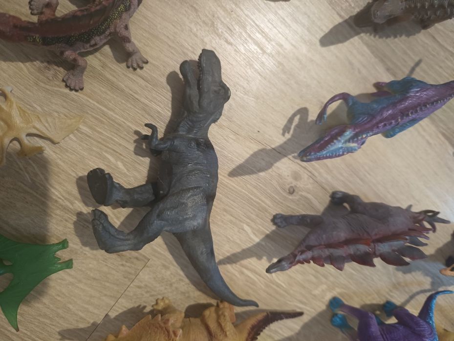 46 de dinozauri plastic