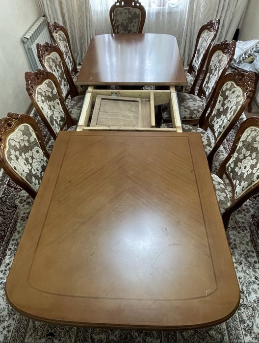 большой стол и 6 стульев, хорошее состояние