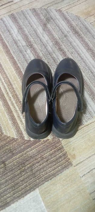 Продам Туфли и ботинки для девочки