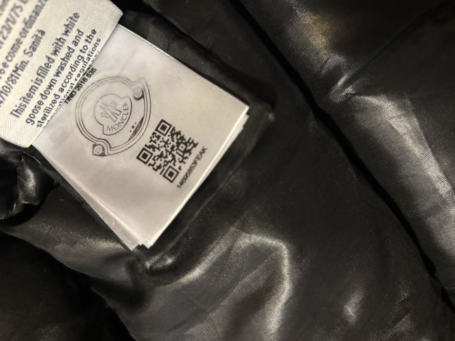 Vând geacă Moncler