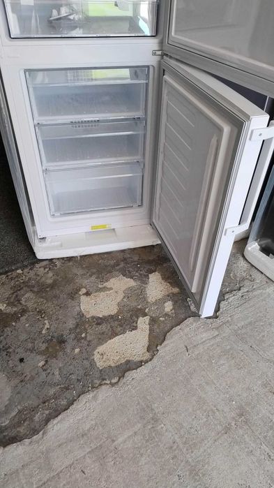 Комбиниран Хладилник с фризер Elvita-Елвита 173.6 см 300 л