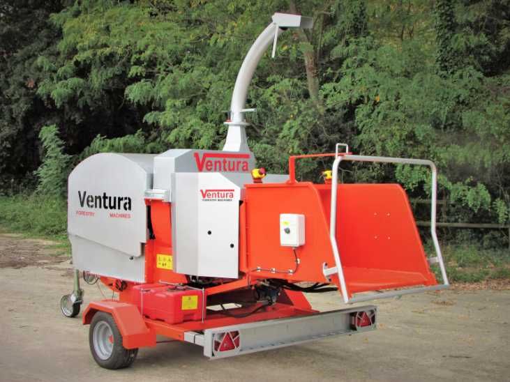 Tocatoare PROFESIONALE de lemn deplasabile cu motor DIESEL 59 cai