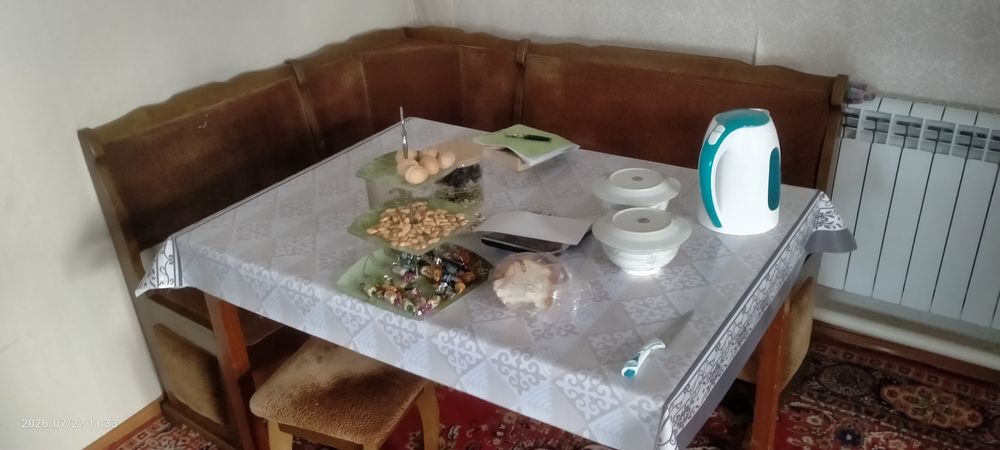 Обеденная зона для кухни с табуретом