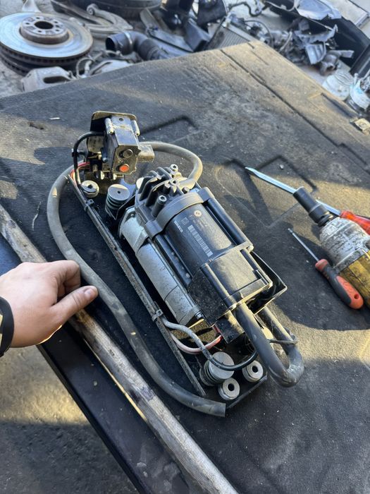 Компресор въздушно окачване бмв ф11 ф01 ф02 ф07 bmw f11 f01 f02 f07