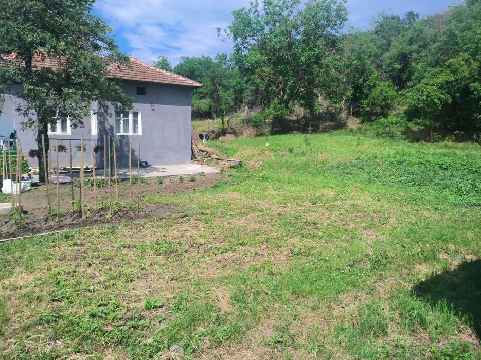 Продавам  къща село Смирненски