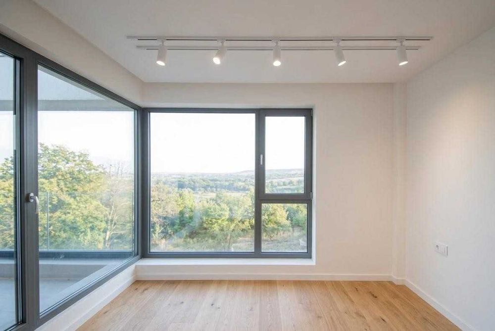 Vilă modernă cu vedere spectaculoasă spre vii și oraș – Bucium/Barnova