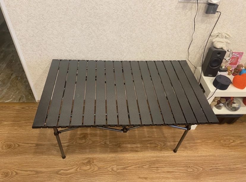 Походный стол и 4-местный комплект складной мебели