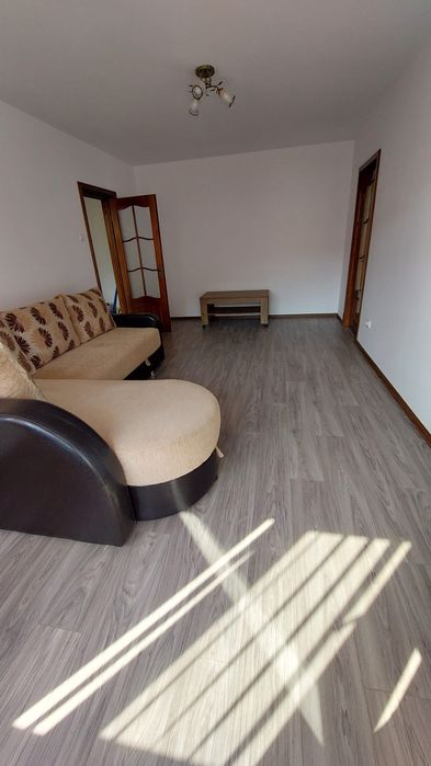 Închiriez apartament 2 camere etajul 3