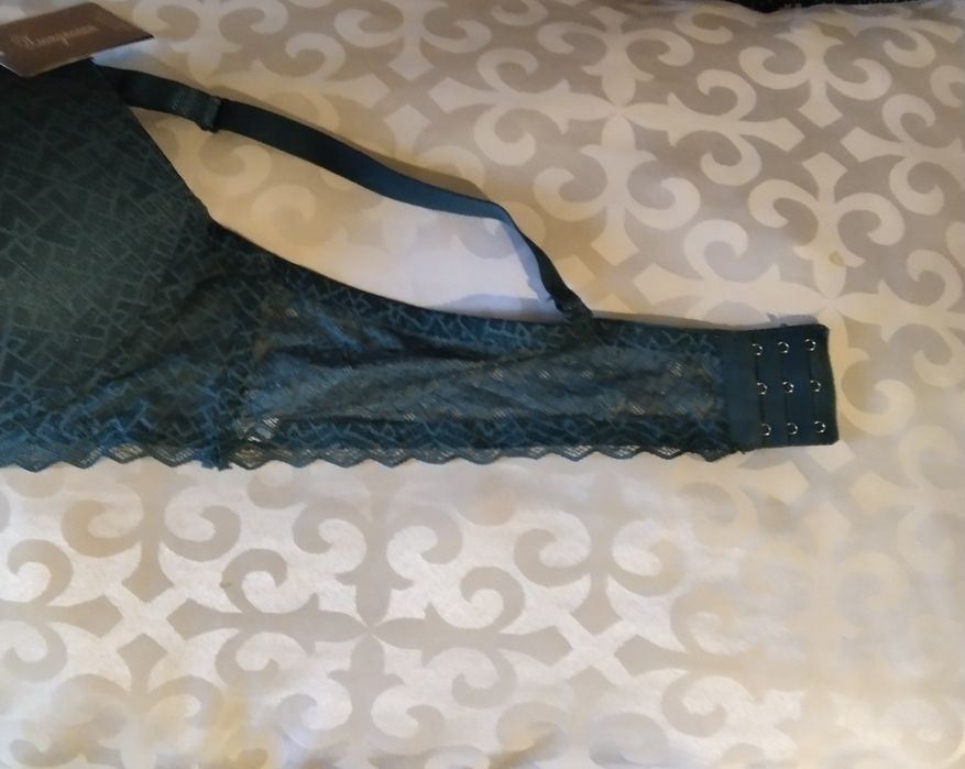 Продаю бюстгалтеры.